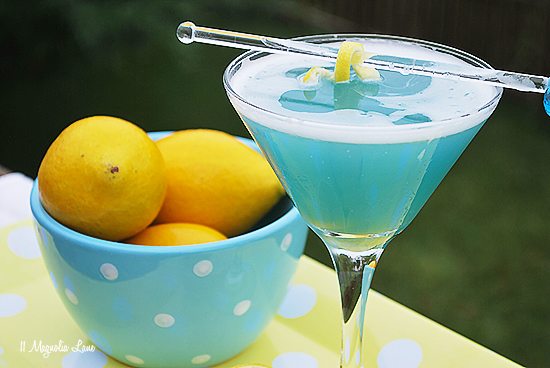 Beach Martini--a delicious sea blue cocktail perfect for summer | 11 ...