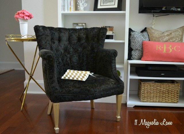 How to Paint Upholstery Fabric–Black Velvet Chair