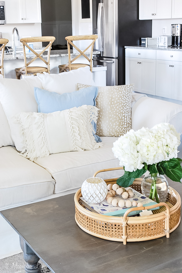 White Slipcovered Sofas Are Back in Style