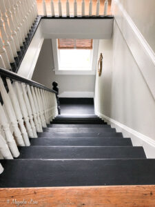 Magnolia Cottage: Black and White Painted Steps