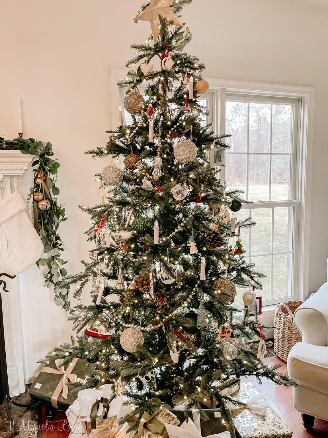 Holiday Home Tour 2022 {Amy’s Foyer + Living Room}